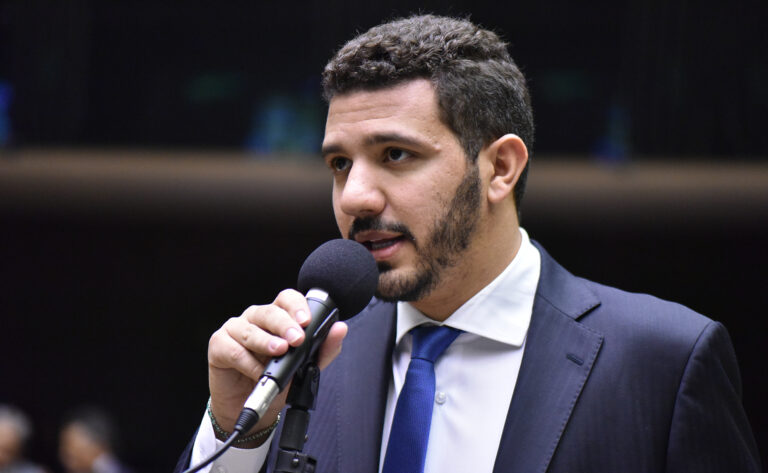 Comissão aprova projeto que cria medidas para incentivar o uso de veículos elétricos