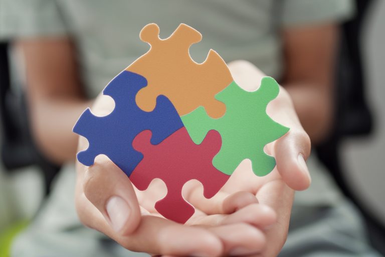 Comissão debate orçamento para núcleos de atenção às crianças com Transtorno do Espectro Autista