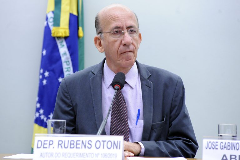 Comissão aprova projeto que prevê divulgação de veículos autorizados a fazer transporte escolar