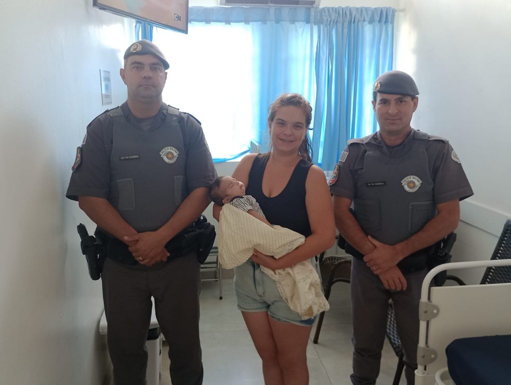 Ligações via 190 e 193 ajudaram a salvar mais de 1 mil bebês de engasgo em SP