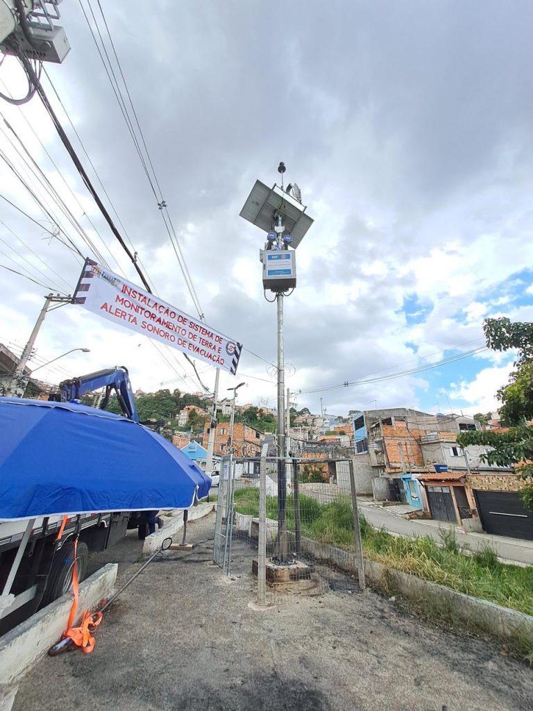 Governo de SP entrega sirene em áreas de risco na Grande SP