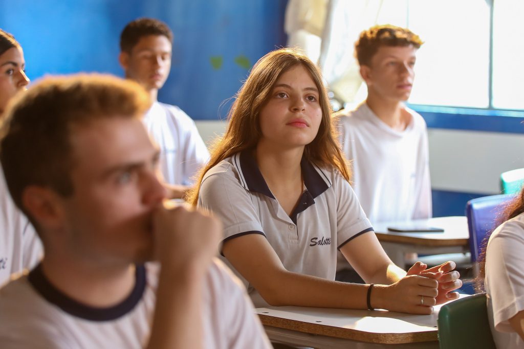 Central: Governo de SP paga R$ 20,7 milhões em bônus a 4.196 professores e servidores da rede estadual de ensino da região