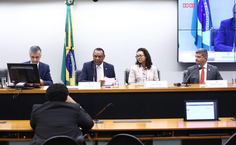 Especialistas apontam falta de políticas de saúde mental para idosos