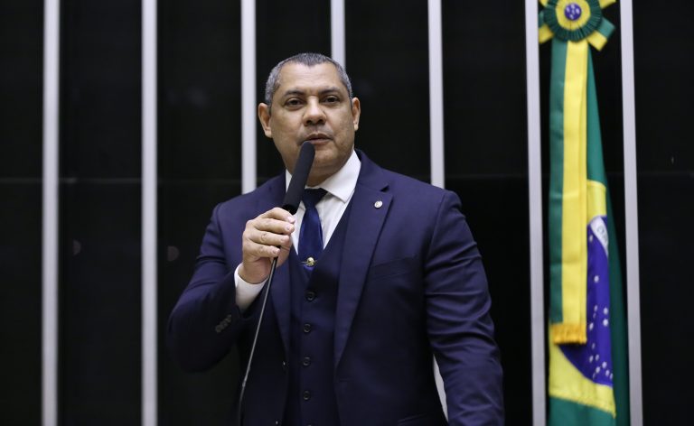 Comissão debate porte de arma para vigilantes fora do horário de serviço