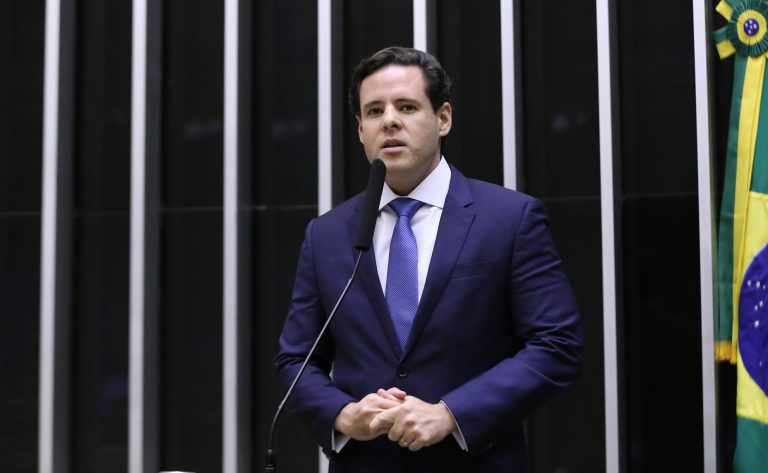 Projeto prevê medidas para reduzir custo de contratação em microempresas