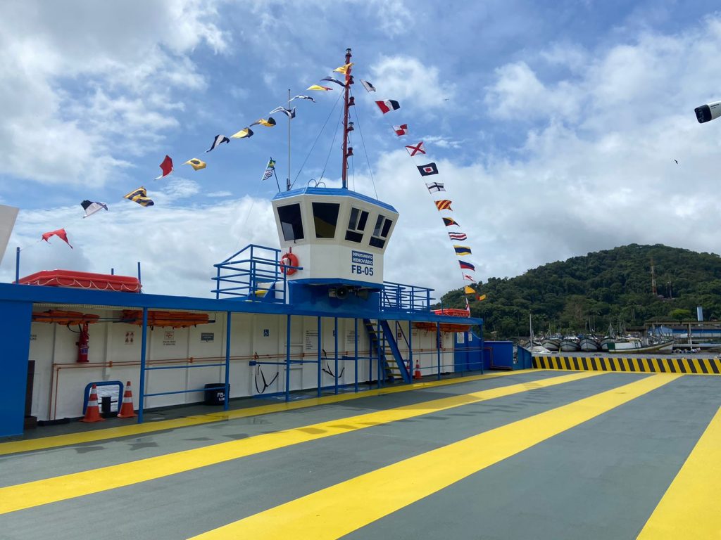 SP entrega embarcação reformada para travessia Cananéia-Ilha Comprida e acompanha obra da estação de passageiros