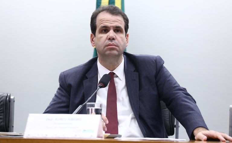 Comissão aprova inclusão do turismo como direito da pessoa idosa