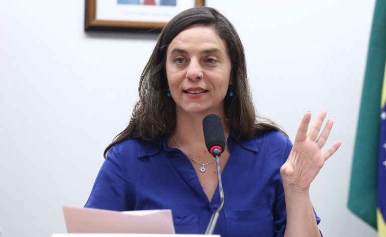 Governo propõe ampliar em 10% as bibliotecas escolares a cada ano até 2035