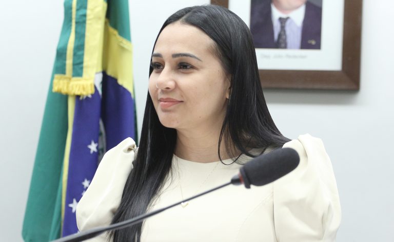 Comissão aprova demissão por justa causa de empregado doméstico que maltratar animais