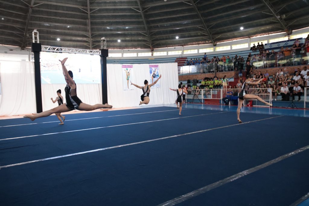 Competição de ginástica rítmica reúne atletas no interior de SP