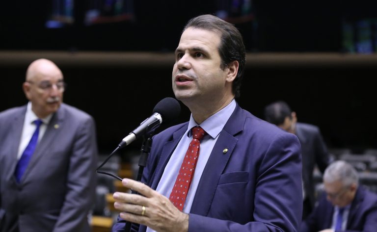 Comissão aprova projeto que obriga operadora de plano coletivo a manter tratamento mesmo após rescisão