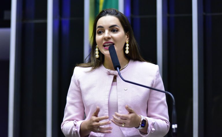 Comissão aprova projeto que autoriza médico a notificar casos de câncer