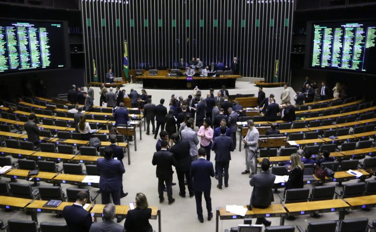 Câmara aprova atualização de norma internacional sobre dano por poluição de óleo