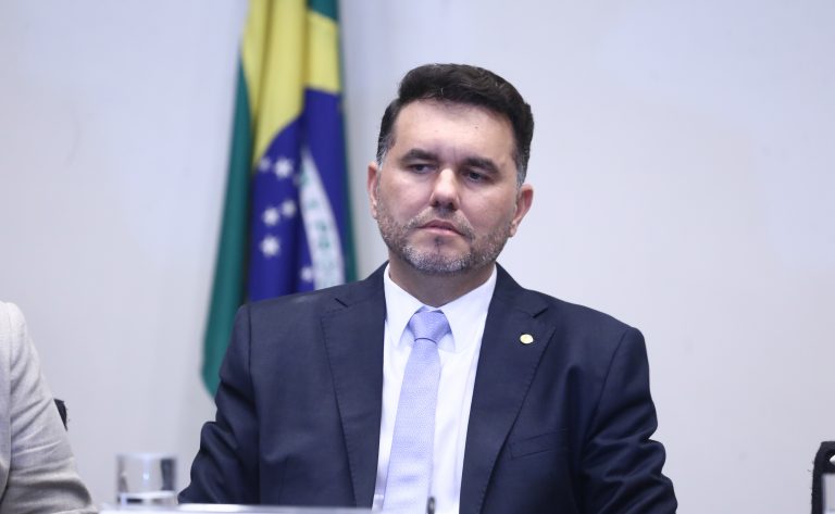 Pedido de vista adia votação do Plano Nacional de Educação