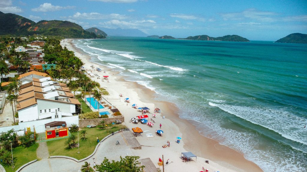 Procon-SP reforça cuidados para o verão e alerta consumidor sobre bebidas, viagens e impactos de eventos climáticos