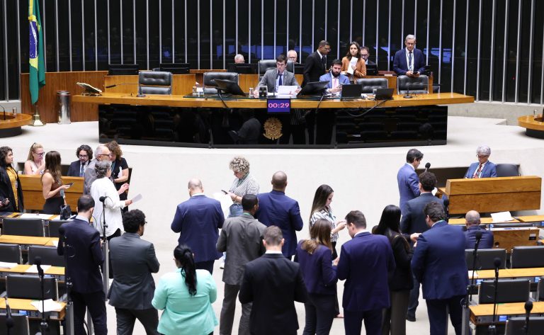 Câmara aprova proibição de sigilo em gastos públicos com viagens de autoridades