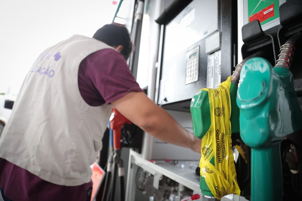 Procon-SP fiscaliza 45 postos de combustível em 10 cidades do estado