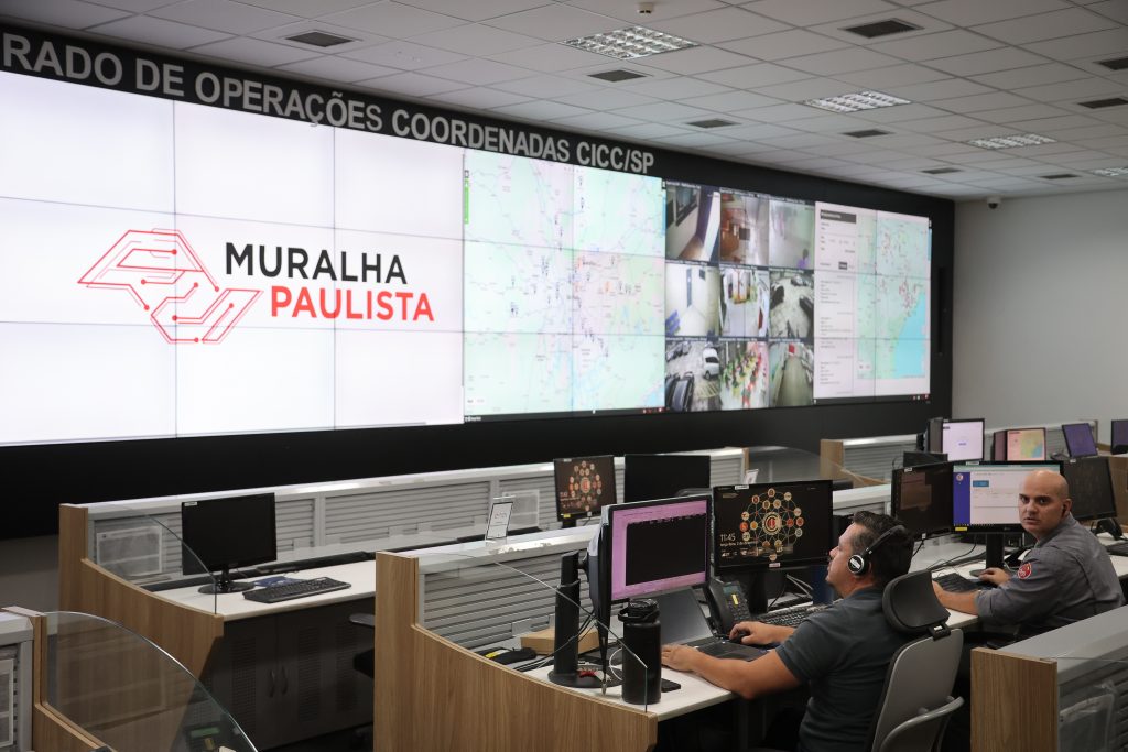 Alerta do Muralha Paulista durante jogo da Libertadores leva à prisão de dois procurados da Justiça