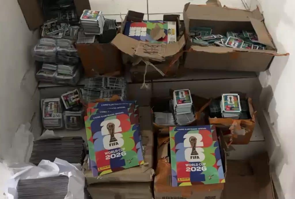 Polícia de SP apreende mais de 50 mil figurinhas e álbuns falsificados da Copa do Mundo