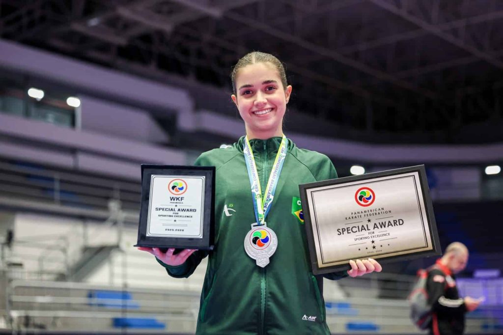 Atleta do Programa Talento Esportivo recebe prêmio internacional como destaque em 2025