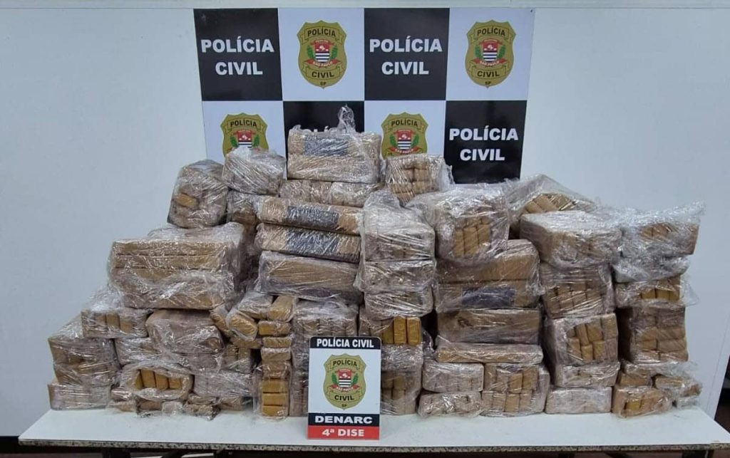 Polícia Militar prende dois e apreende mais de 750 kg de maconha na zona sul de SP