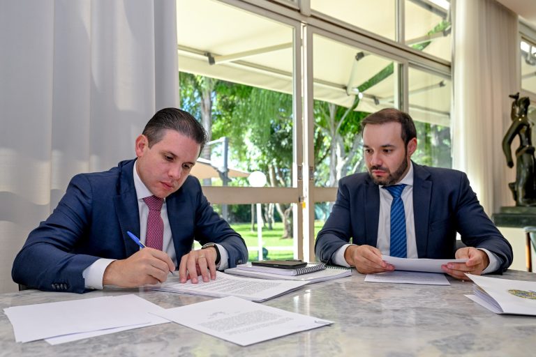 Hugo Motta nomeia 70 novos servidores para o quadro efetivo da Câmara