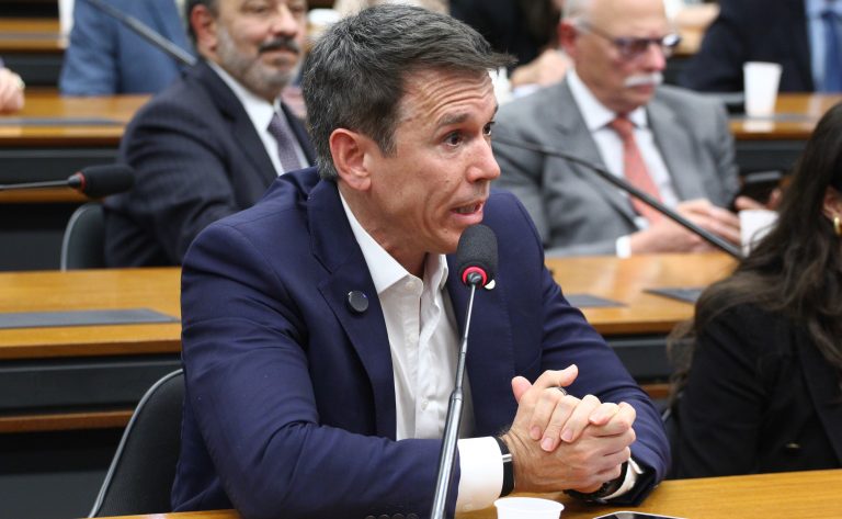 Comissão aprova punição para quem tentar interditar idosos de forma abusiva