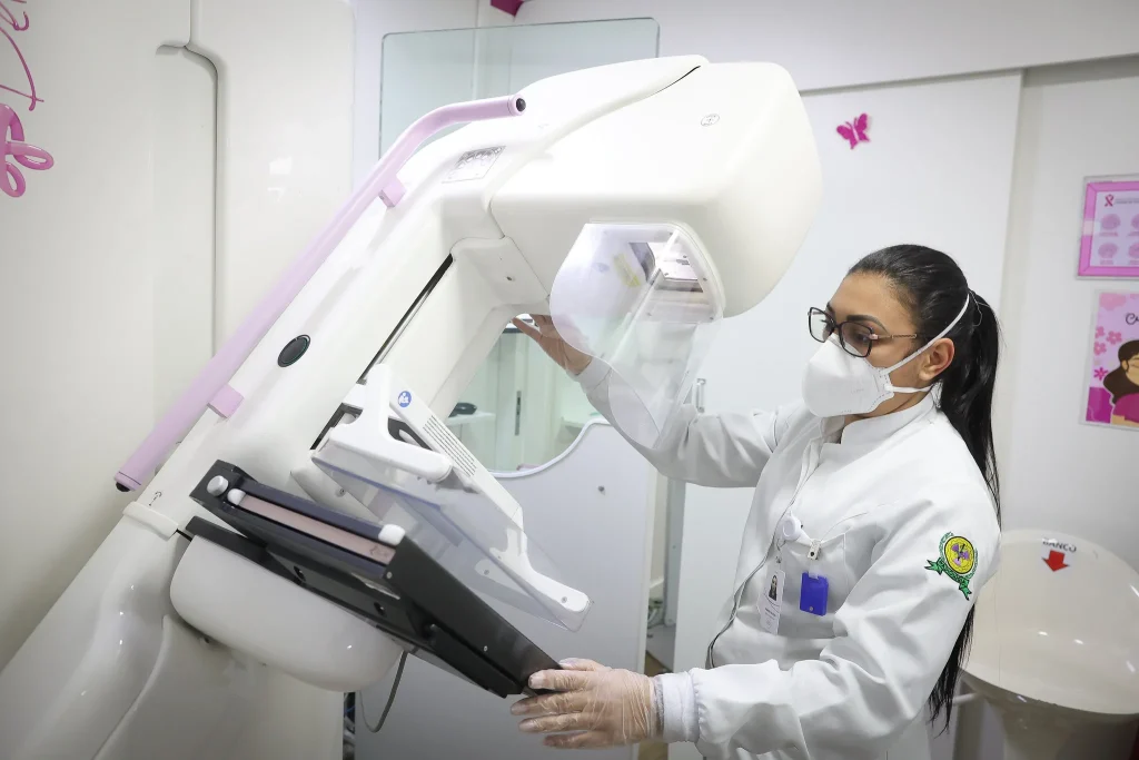 Carreta de prevenção do câncer de mama atende mulheres em Mauá até 22 de agosto