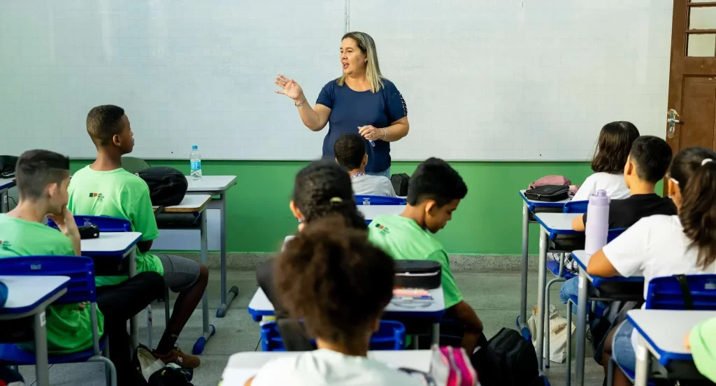 162 mil candidatos fazem neste domingo (16) provas do processo seletivo simplificado para professores do Ensino Fundamental e Médio