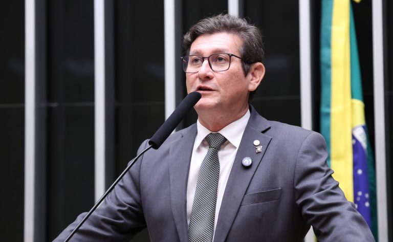 Comissão de Segurança aprova projeto que regulamenta porte de arma para empresários