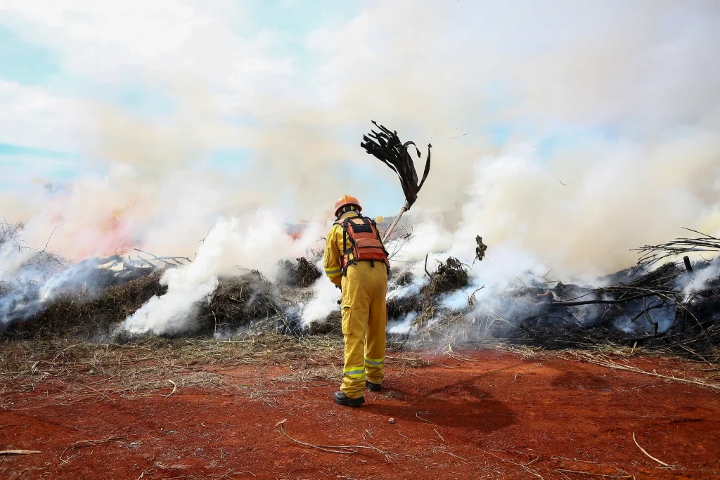 Alta temperatura e baixa umidade fazem Defesa Civil emitir alerta para risco de incêndio no interior de São Paulo