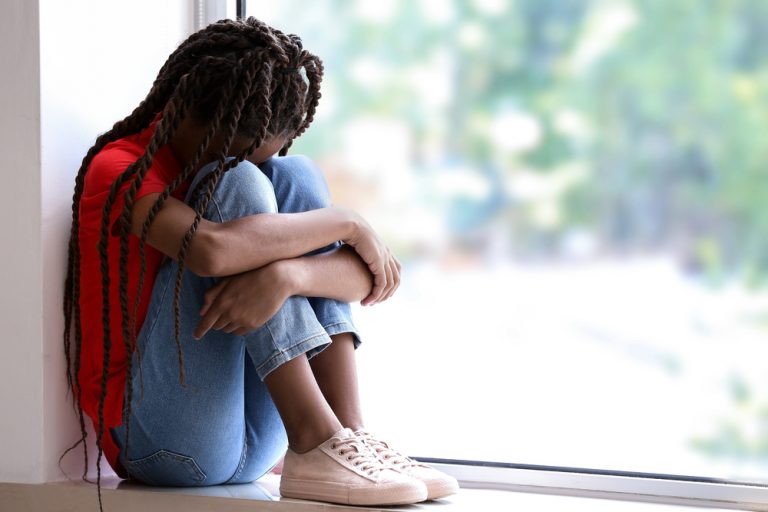 Projeto obriga escolas a adotar protocolo contra racismo